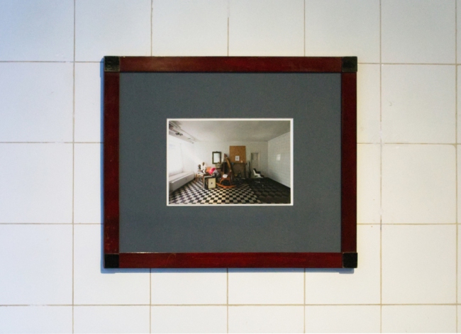 Sandra Hauser, 11,33333 (I), Jan. 2021, Fine Art Print on Hahnemühle Baryta Satin, framed 15,95 x 24 cm/ 35 x 45 cm. Au Ciel, Galerie Sandra Bürgel, Berlin 2022