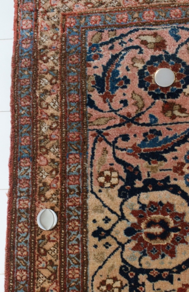 Valerie Stahl von Stromberg, Transformation plate (II) 2021, Tabriz carpet, aluminium, stainless steel, 160 x 120 cm. Detail. Au Ciel, Galerie Sandra Bürgel, Berlin 2022