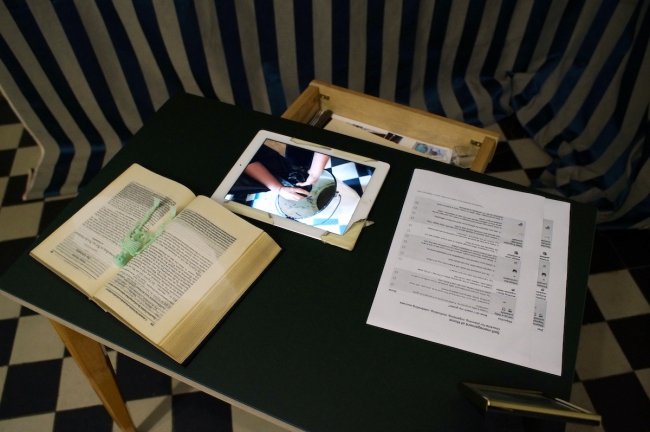 Sandra Hauser, "Hauser & Bürgel spielen Lockdown", Galerie Sandra Bürgel, Nov 2020 (child's desk "self management at home")