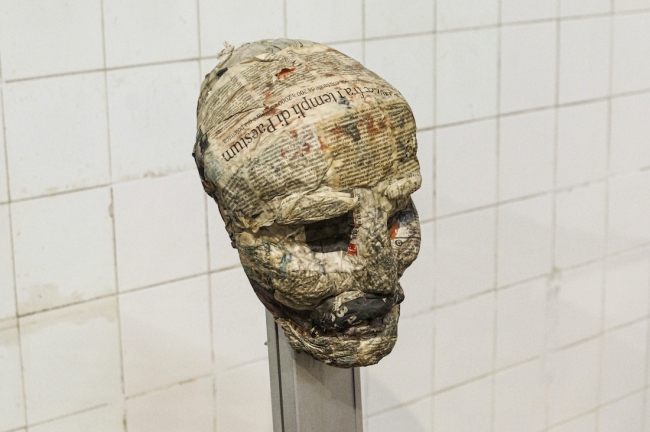 Sandra Hauser, „Grab Them by The Balls“, 2020, newspaper, paste, Reiss T-square, white clay, ,coating, 130 x 47 x 25 cm