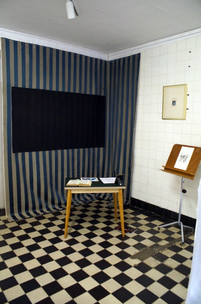 Sandra Hauser "Hauser & Bürgel spielen Lockdown" - „Paganini Tessuti“ 2020, cotton Lampasso 432 blue, blackboard paint, 300x300 cm / „Riderless Horse“, Aquatinta, Ed. 1/ 46 / „Münchhausen“, Laserprint, pencil, dirt, 51 x 41 cm