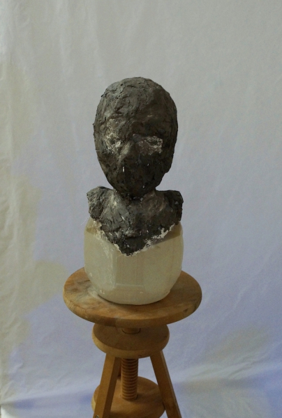 Sandra Hauser „untitled" 2020, plaster, pigment, can with water and oil, wood, bust: 47 x 22 x 22 cm, "Hauser & Bürgel spielen Lockdown", Galerie Sandra Bürgel, Berlin Nov 2020