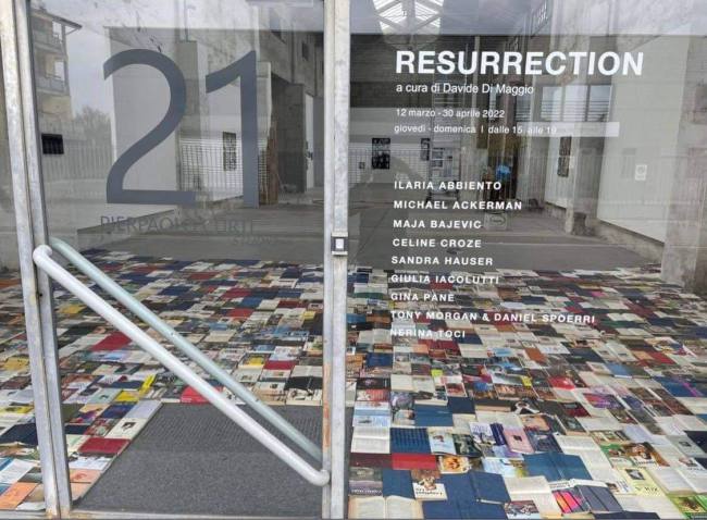 Resurrection, Davide Di Maggio March 2022, with: Sandra Hauser, “Fahrenheit °451 2.0”, 2022 (2.800 antiquarian, sorted out books)