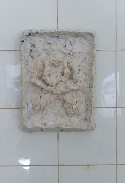 Raras Umaratih "Oppressor in Self" 2021 paper mache wood 25 x 18 x 7 cm. Passive Aggressive, Galerie Sandra Bürgel, Berlin 2021