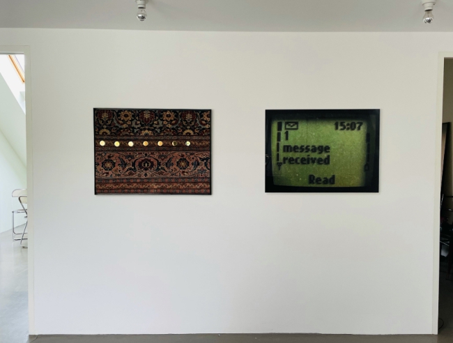 Valerie Stahl Von Stromberg, Pteropus Giganteus, Johanna Hardenberg, Berlin ("Transformation Plate (V)“ 2022/ "Magnetic Screen / Nokia Message (London)“ 2000/ 2022)