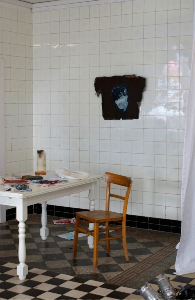Klaus Winichner, "Peireira", 2021, Pigment (Phtalo Turquoise, Zinkweiß), Mohnöl auf Schichtholz 71 x 53 cm, Galerie Sandra Bürgel, Berlin (Kollaboration mit Dritte Rampe Berlin)